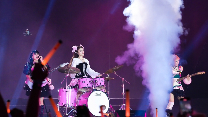 Ngọc Thanh Tâm gây sốt khi đánh trống điêu luyện trong concert Chị đẹp