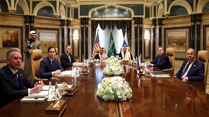 Thách thức với ông Trump khi tung át chủ bài “nắn gân” Nga trong đàm phán