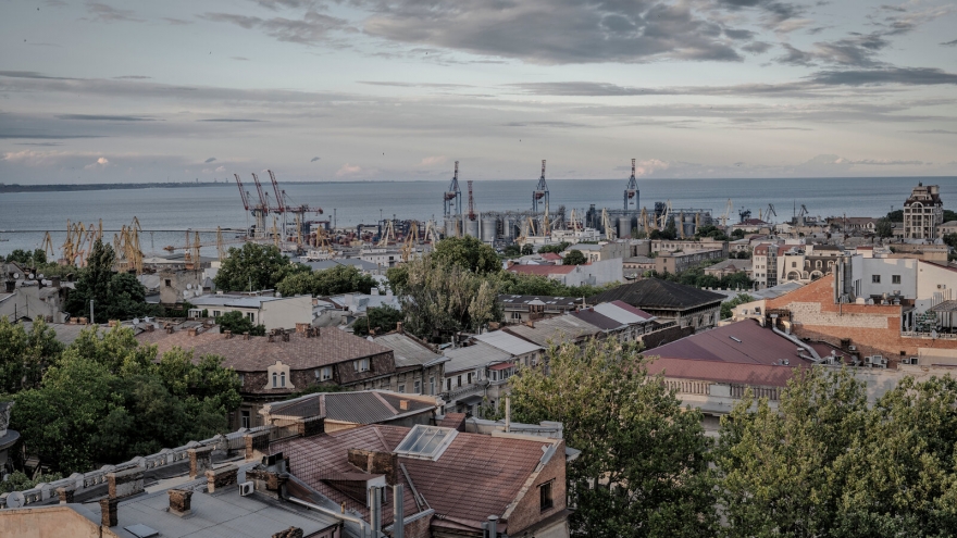 Ukraine tố Nga tấn công thành phố cảng Odesa