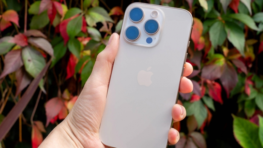 Cổ phiếu Apple điêu đứng vì sắc lệnh thuế mới của ông Donald Trump
