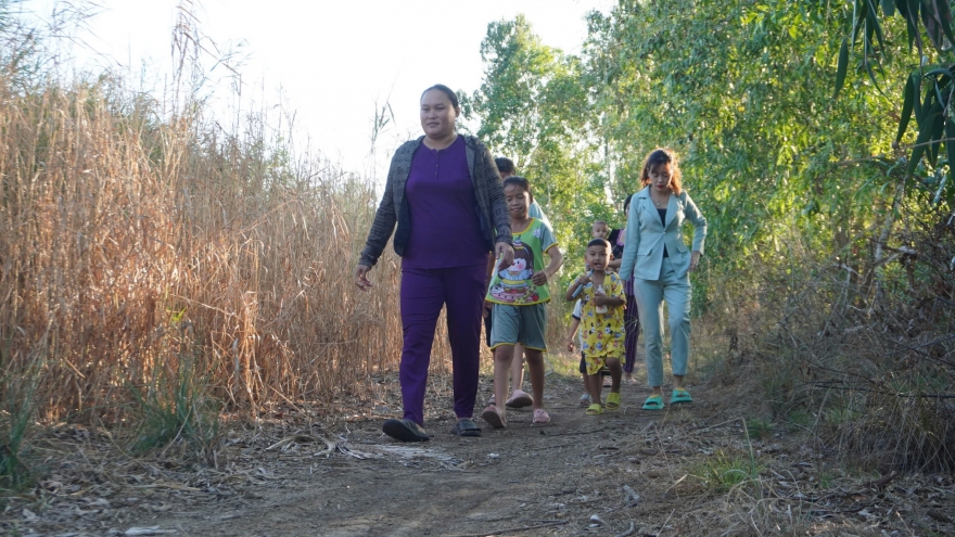 Xóm khuất nẻo Lung Lá: Nỗi tủi “hai không”