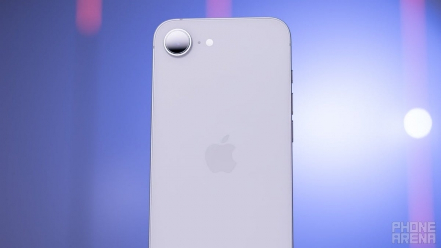 Apple vượt Samsung trên thị trường smartphone nhờ chiếc iPhone bị chê bai