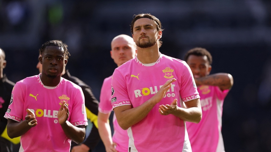 Southampton xuống hạng sớm kỷ lục ở Ngoại hạng Anh