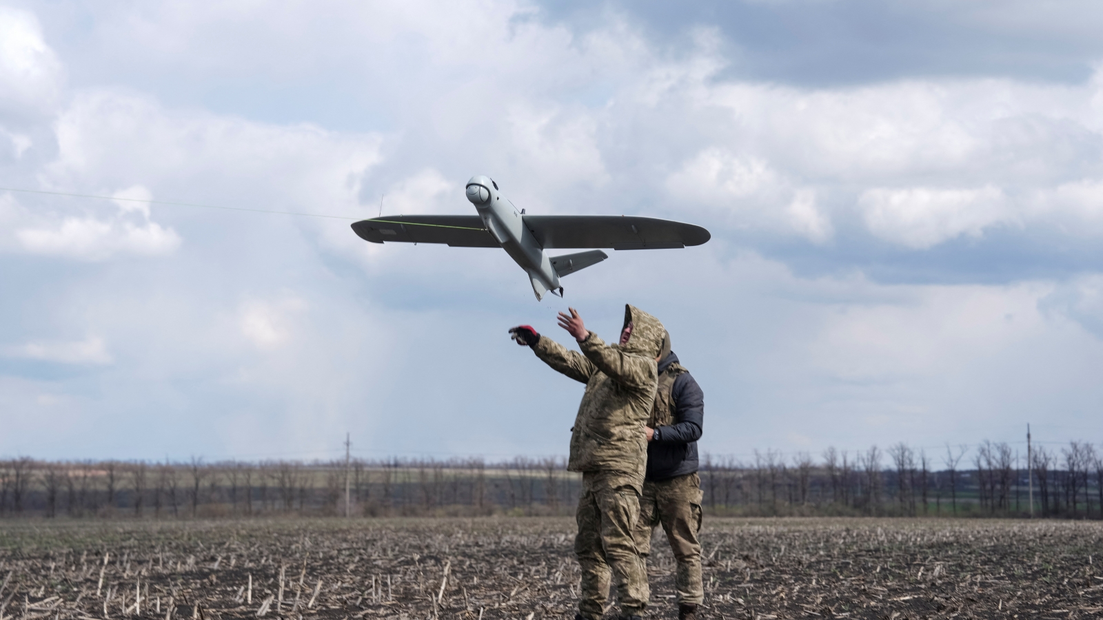 Toàn cảnh quốc tế trưa 2/6: Nga - Ukraine “ăn miếng trả miếng” bằng “bão” UAV