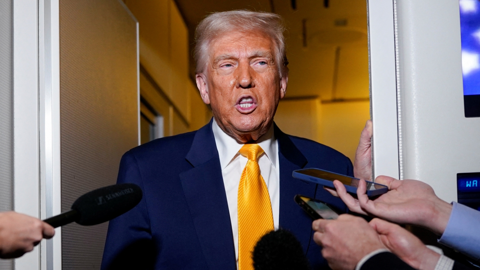 Mỹ đổi giọng về Ukraine, ông Trump sẽ dùng cây gậy hay củ cà rốt với Nga?