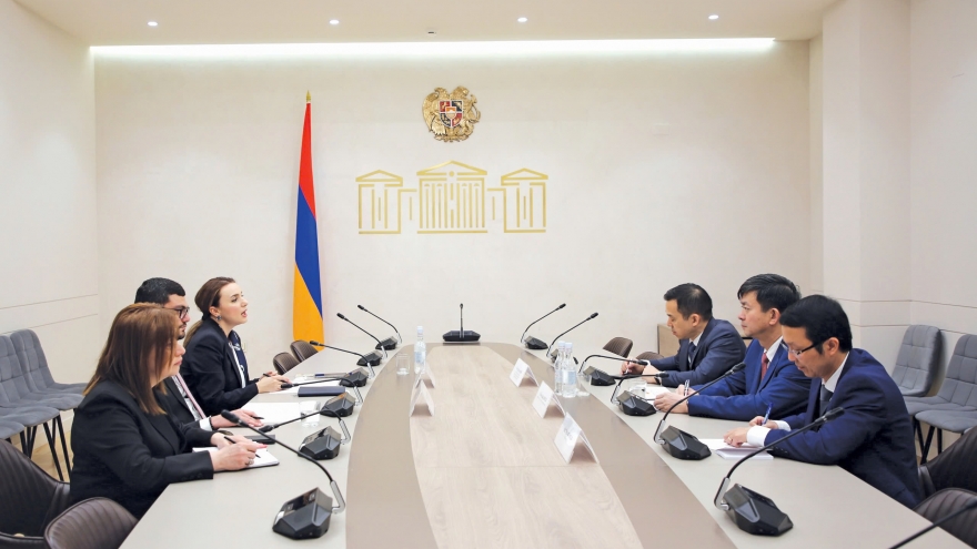 Tổng Thư ký Quốc hội Lê Quang Tùng làm việc với Tổng Thư ký Quốc hội Armenia