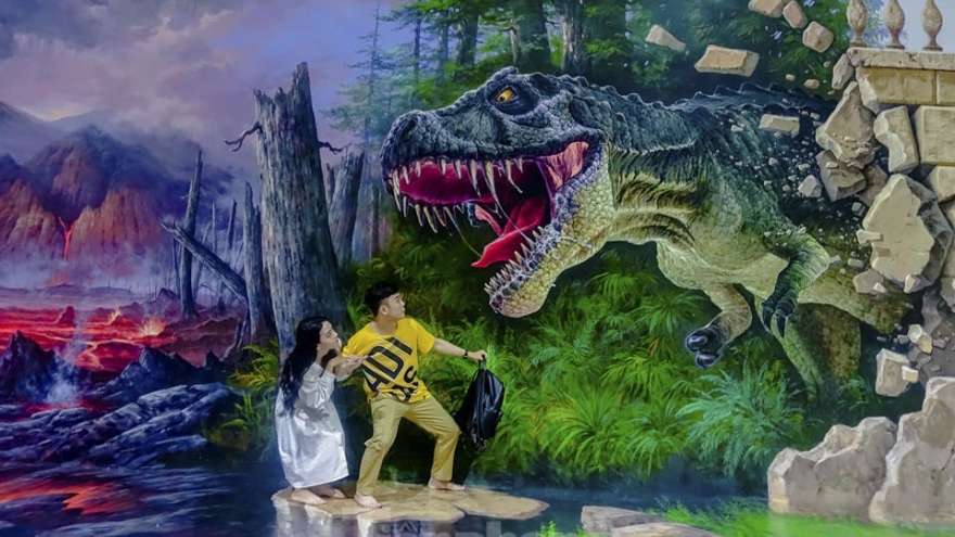 Young visitors enjoy immersive 3D art museum experience in Da Nang