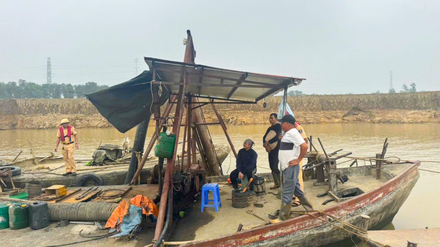 Phát hiện Công ty Quỳnh Phương ở Bắc Giang sử dụng 3 tàu không phép hút cát