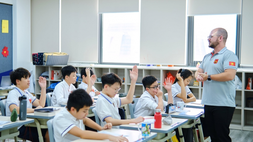 Giải pháp nào để tiếng Anh thành ngôn ngữ thứ 2 trong trường học?