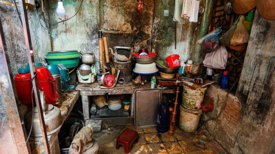 Cận cảnh cuộc sống người dân khu vực sát Hồ Gươm chuẩn bị di dời