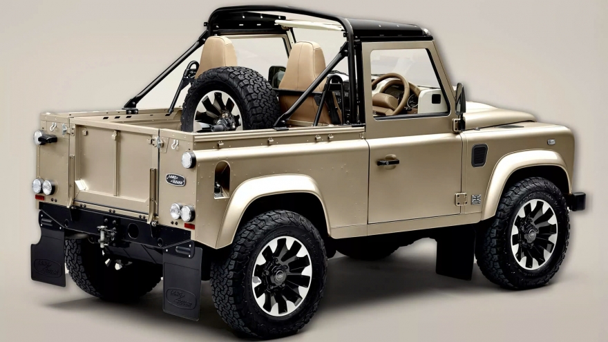 Land Rover Defender V8 “mới-mà-cũ” đầy mê hoặc, giá gần 7 tỷ đồng