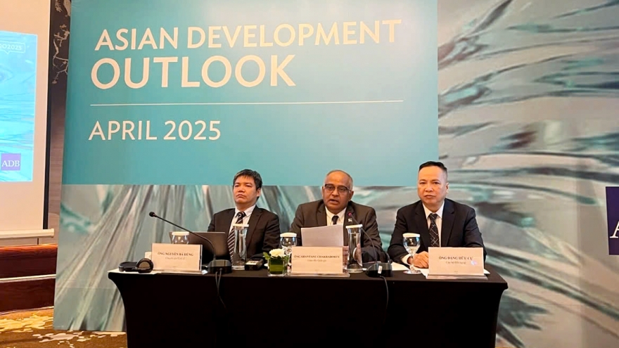 Vietnamese economy gathers steam ahead of global challenges, says ADB