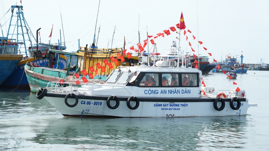 Thêm phương tiện giúp công an Bình Thuận kiểm soát vùng biển ven bờ