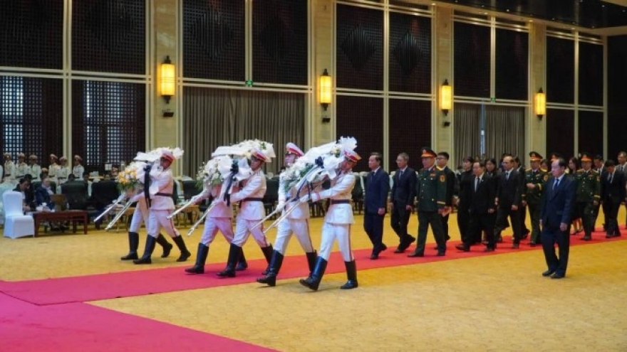 Ambassadors to Laos and US pay respects to former President Khamtay Siphandone