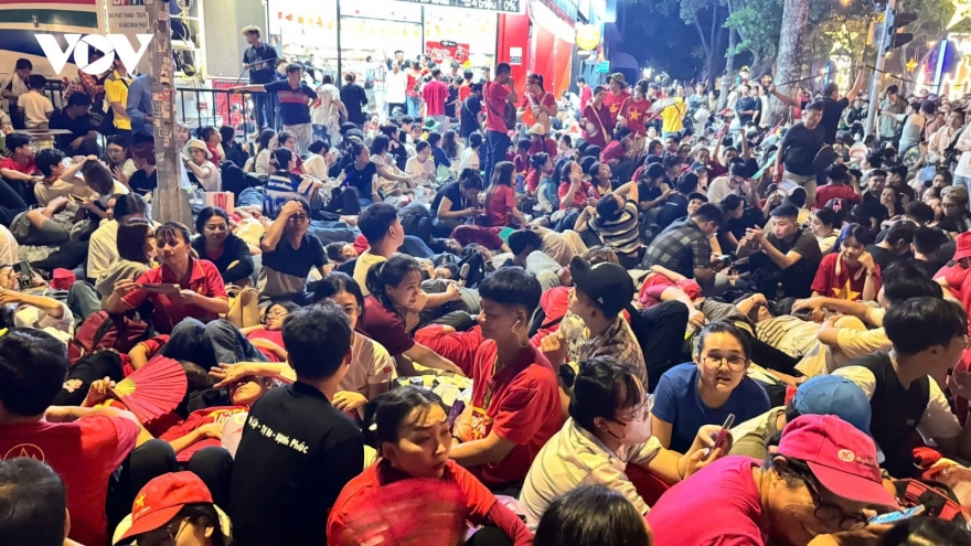 Downtown Ho Chi Minh City packed with people waiting to watch military parade