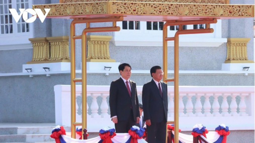 Thongloun Sisoulith chairs official welcome for Vietnamese State leader