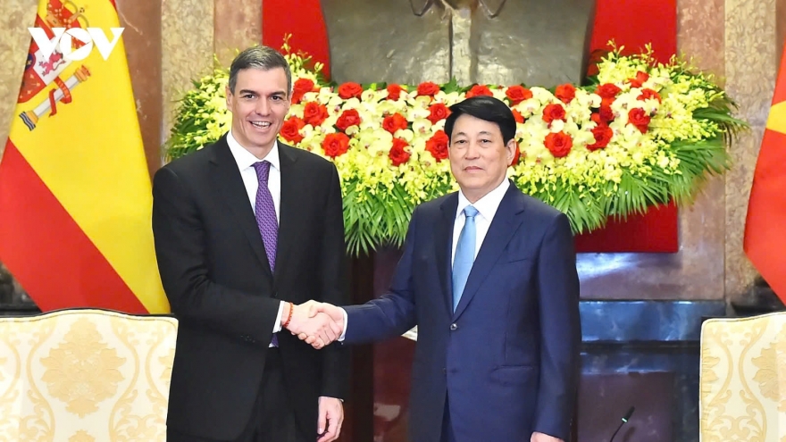 State President Luong Cuong receives Spanish PM Pedro Sánchez