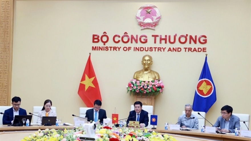 ASEAN urged to remain united and composed in the face of new tariff