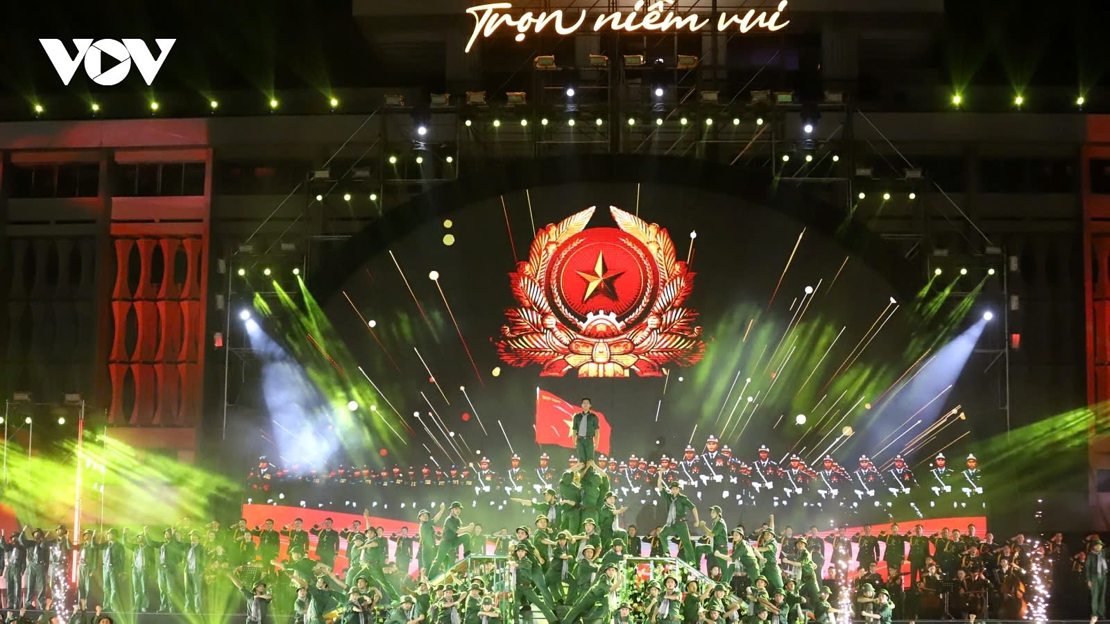 Party chief attends art programme marking 50 years of national reunification