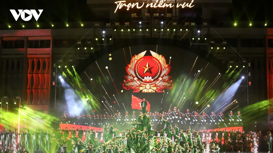 Party chief attends art programme marking 50 years of national reunification