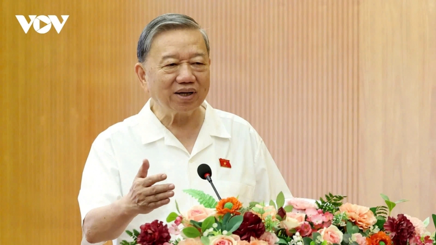 Party leader To Lam raises food safety issues during meeting with Hanoi voters