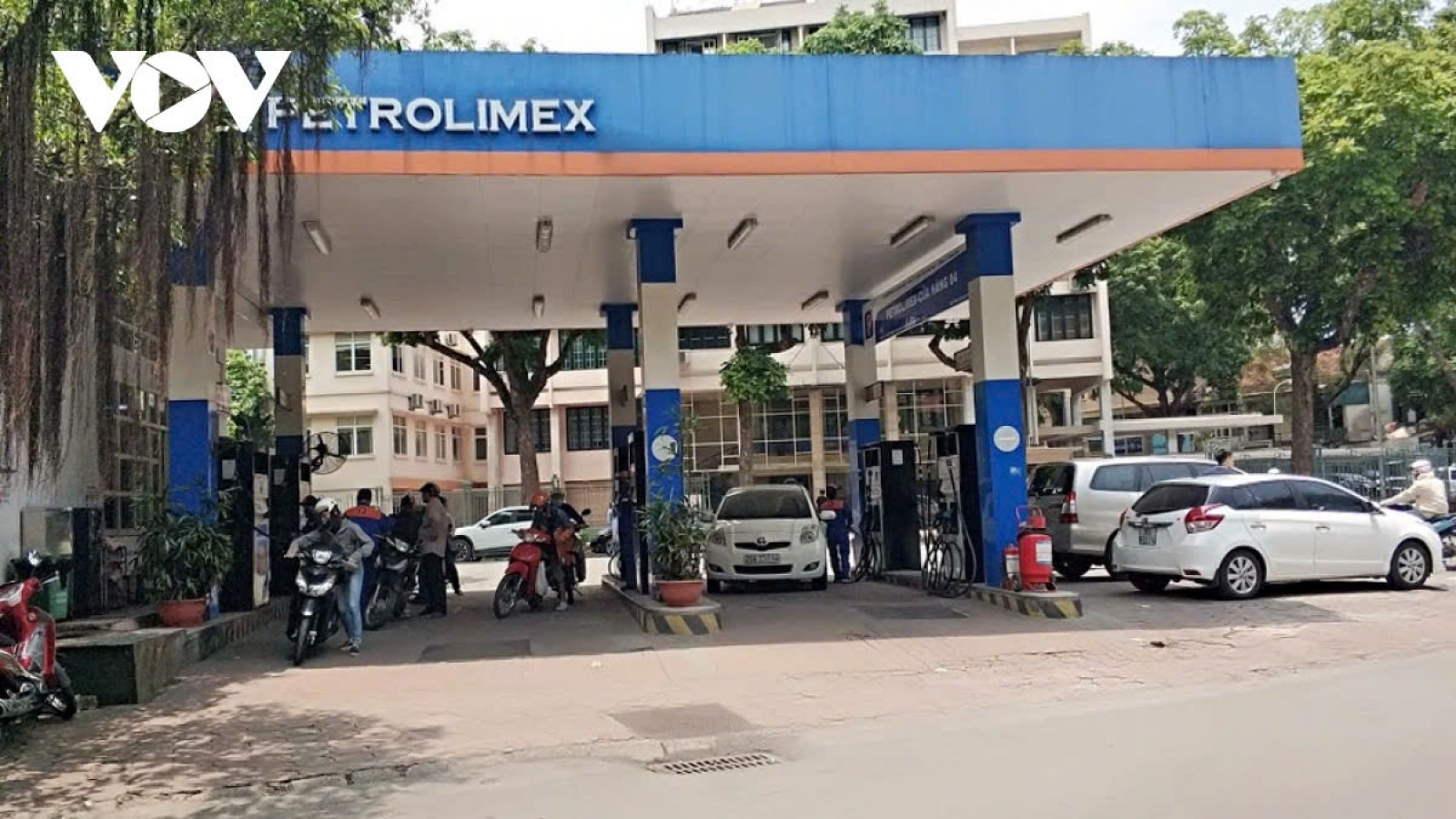 Domestic petrol prices fall again to four-year low