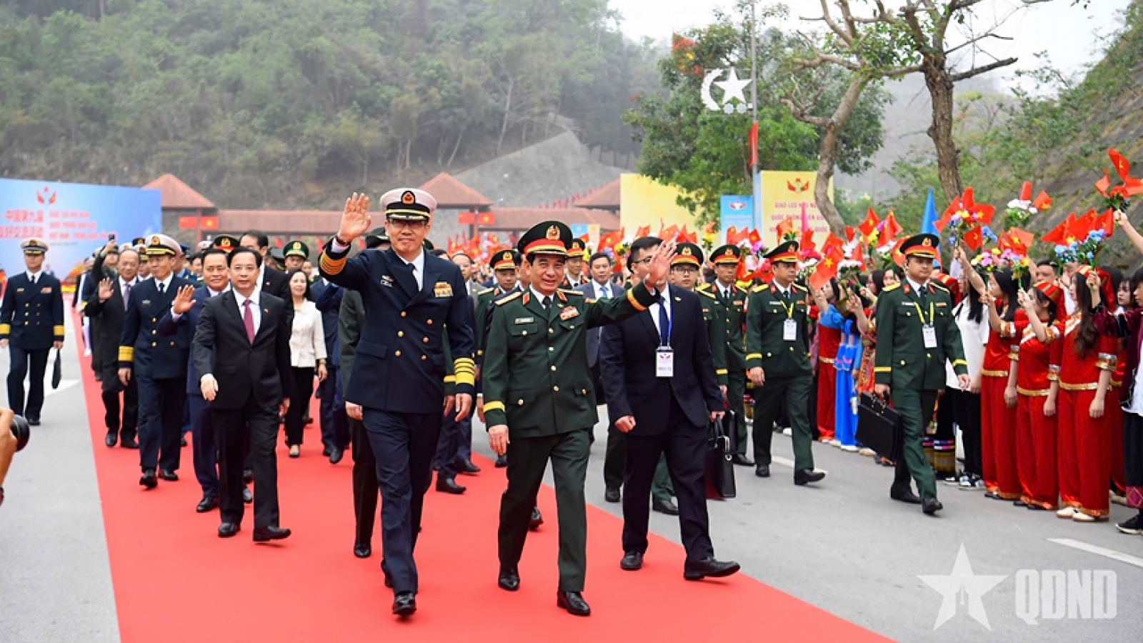 Chinese defence chief Dong Jun arrives in Vietnam for border friendship exchange