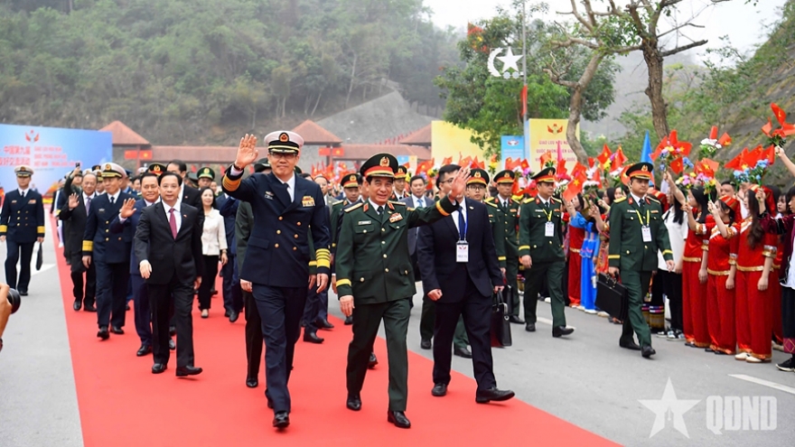 Chinese defence chief Dong Jun arrives in Vietnam for border friendship exchange