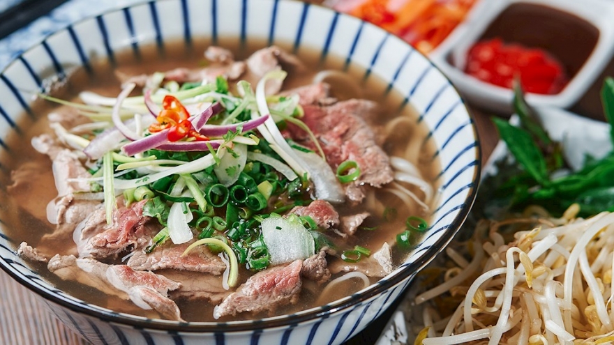 TasteAtlas picks out seven Vietnamese dishes among Top 100 Asian foods