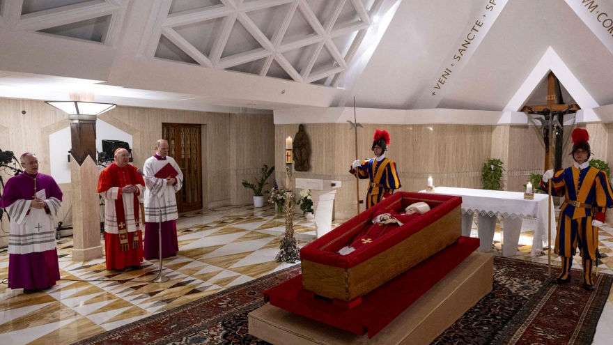 Fatherland Front leader extends condolences over Pope Francis’ passing