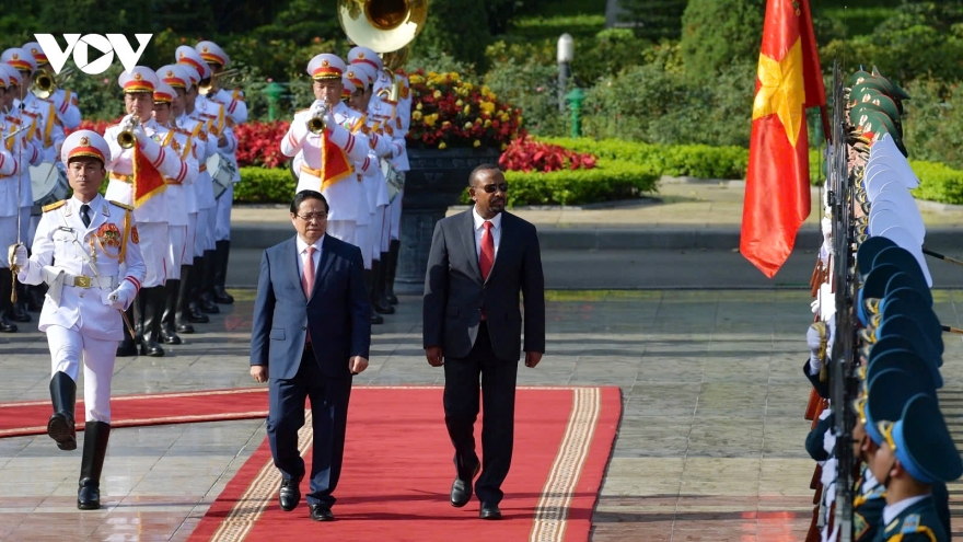Ethiopia Prime Minister warmly welcomed in Hanoi on official visit to Vietnam