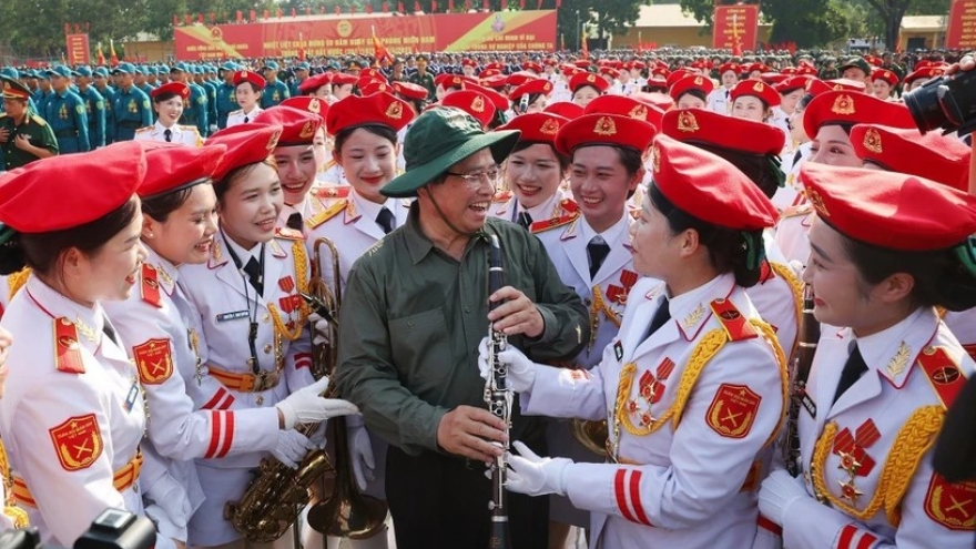 PM encourages forces ahead of 50th reunification anniversary parade