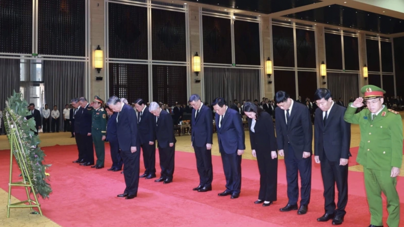 Vietnam declares two days of national mourning for former Lao leader