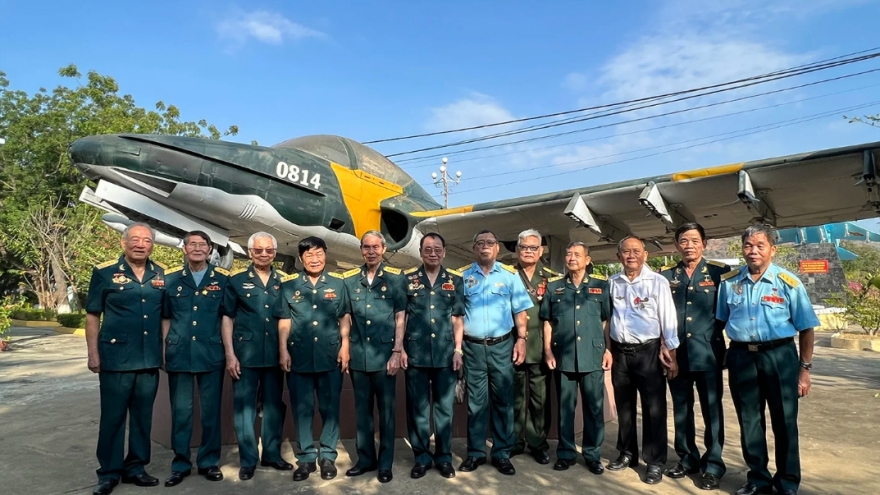 Tấn công sân bay Tân Sơn Nhất: Vì sao sử dụng cường kích A-37 của Mỹ?