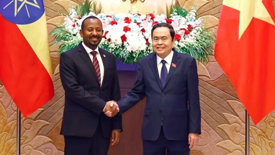 Vietnamese top legislator receives Ethiopian PM