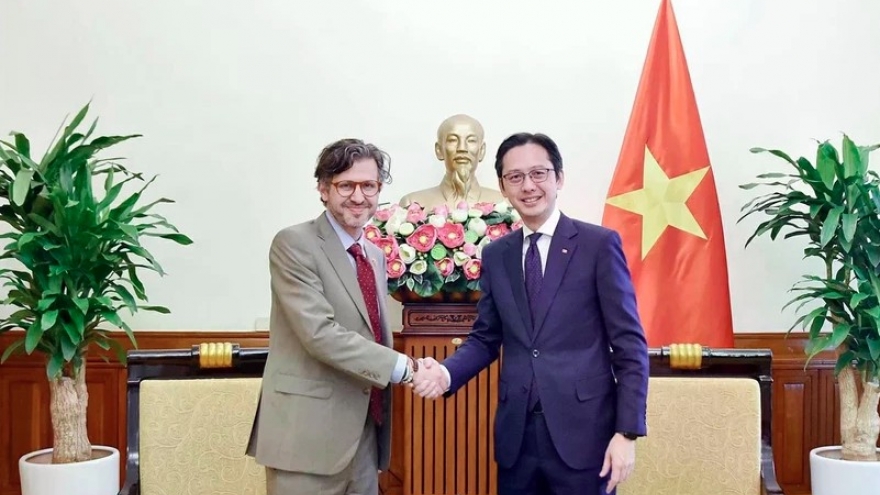 Deputy FM meets Colombian counterpart on P4G Summit sidelines