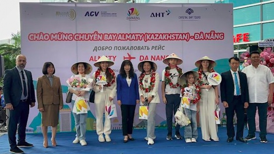Da Nang receives first flight from Kazakhstan