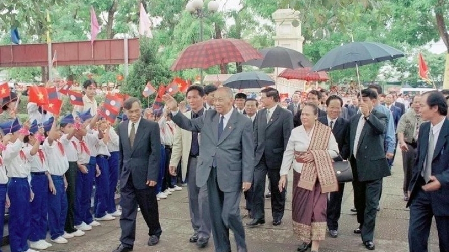 Vietnam extends condolences to Laos over former President Khamtay Siphanone’s passing