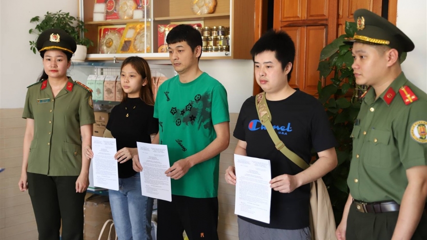 Trục xuất 3 người Trung Quốc nhập cảnh trái phép vào Việt Nam