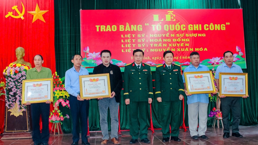 Trao bằng Tổ quốc ghi công 4 liệt sĩ ở Quảng Trị
