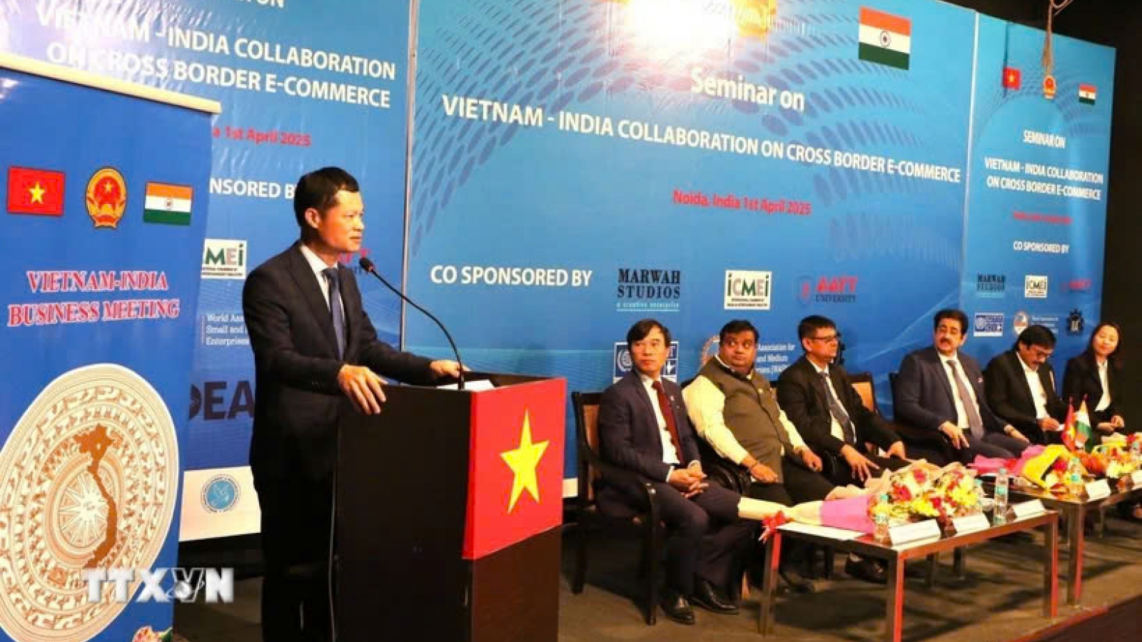 Vietnam and India seek to make breakthroughs in e-commerce cooperation
