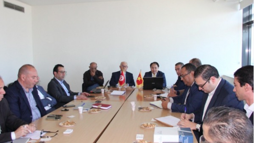 Vietnam and Tunisia strengthen economic and trade ties