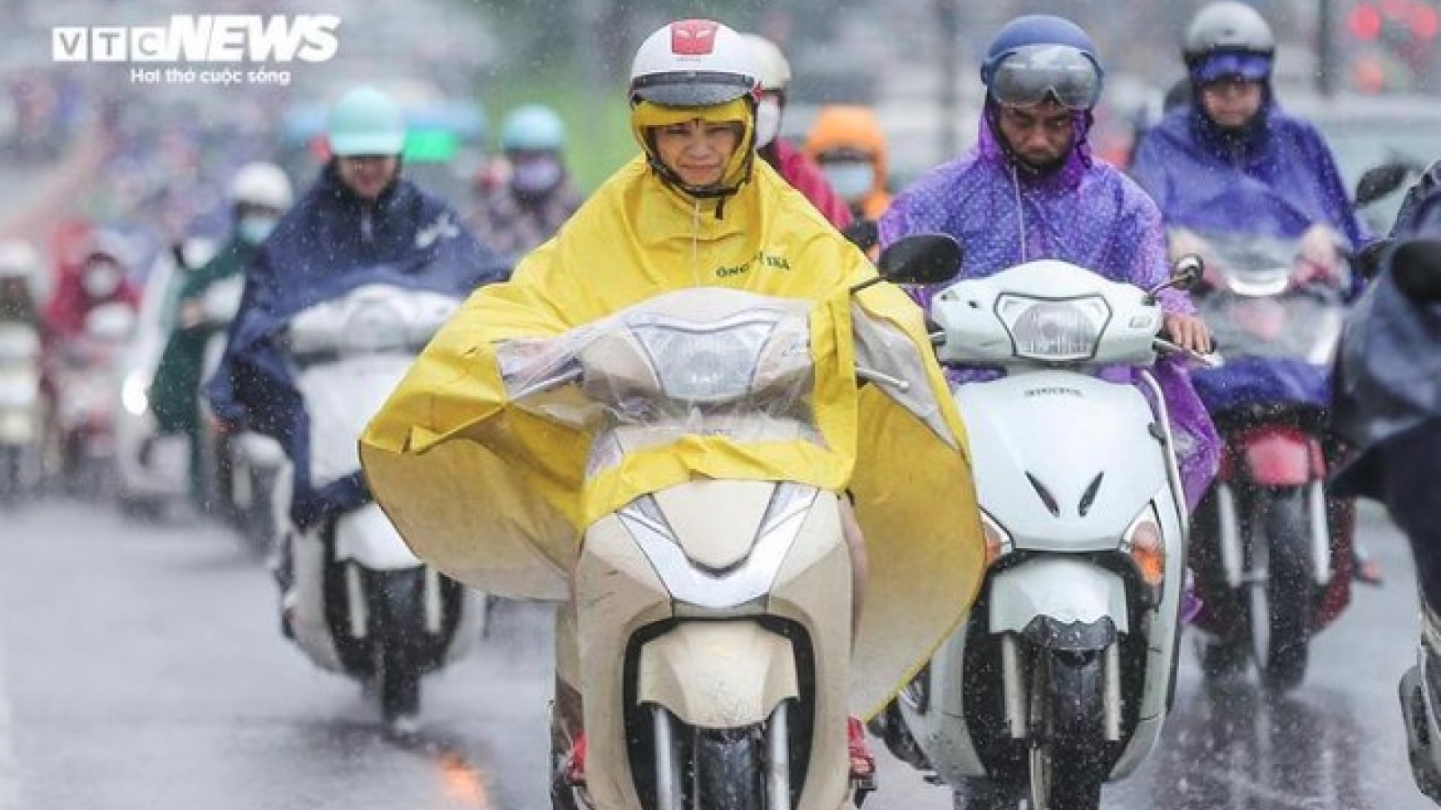 Weak cold spell to bring cooler weather, scattered showers to northern Vietnam