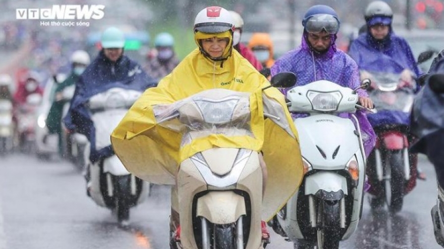Weak cold spell to bring cooler weather, scattered showers to northern Vietnam
