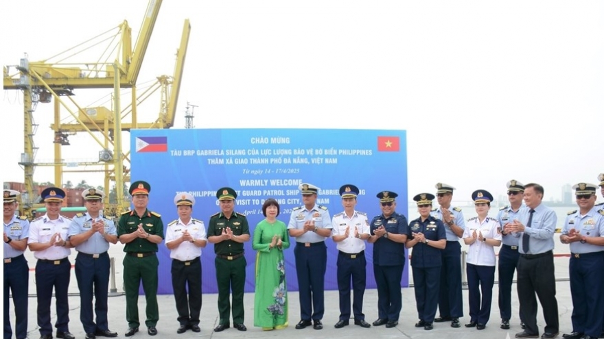Philippine coast guard makes its first visit to Vietnam