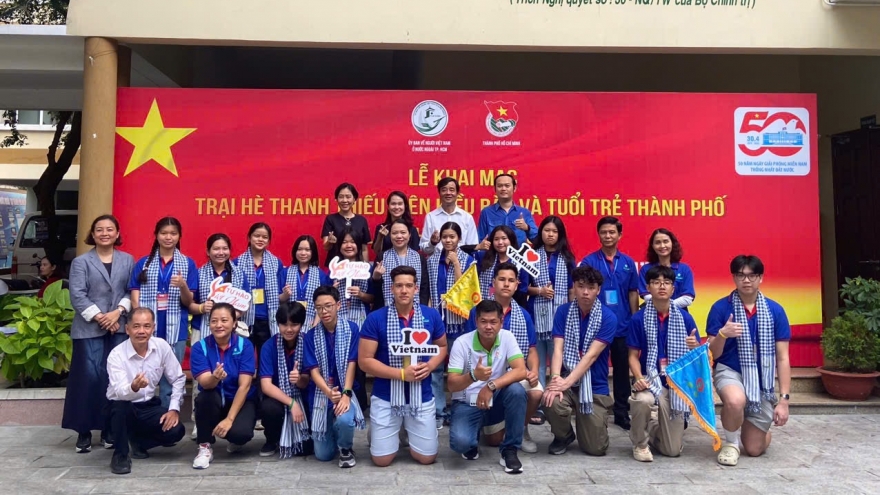 Young overseas Vietnamese commemorate National Reunification Day