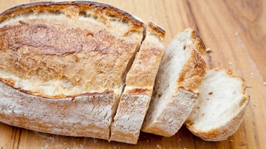 Bánh mì ngon, bổ, rẻ nhưng những người này ăn coi chừng "rước họa vào thân"