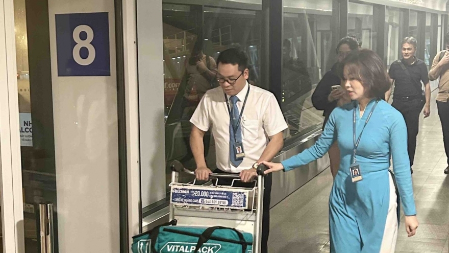Chuyến bay của Vietnam Airlines chậm 35 phút để đợi "hành khách đặc biệt"