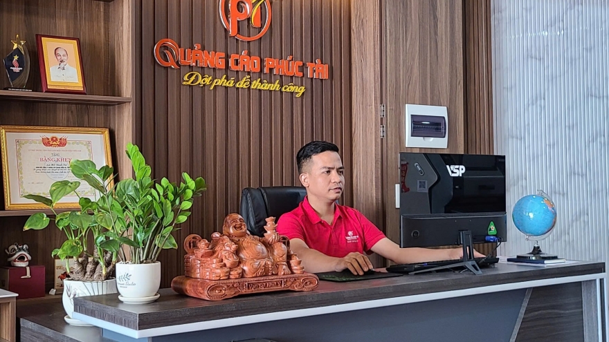 Chàng trai dị tật vươn lên thoát nghèo