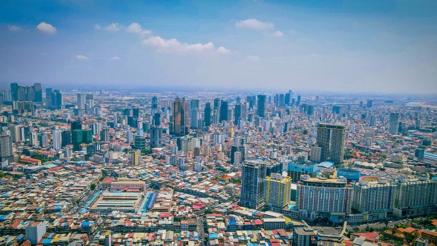 ADB cảnh báo rủi ro tăng trưởng với Campuchia sau quyết định áp thuế mới của Mỹ